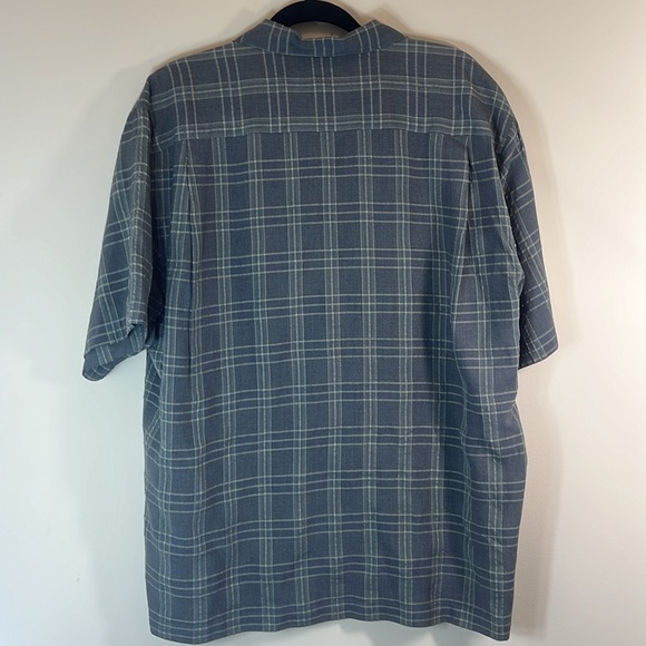 Tommy Bahama 100% Silk Gray & Cream Striped Camp Shirt with Front Pocket Size M - Picture 4 of 8